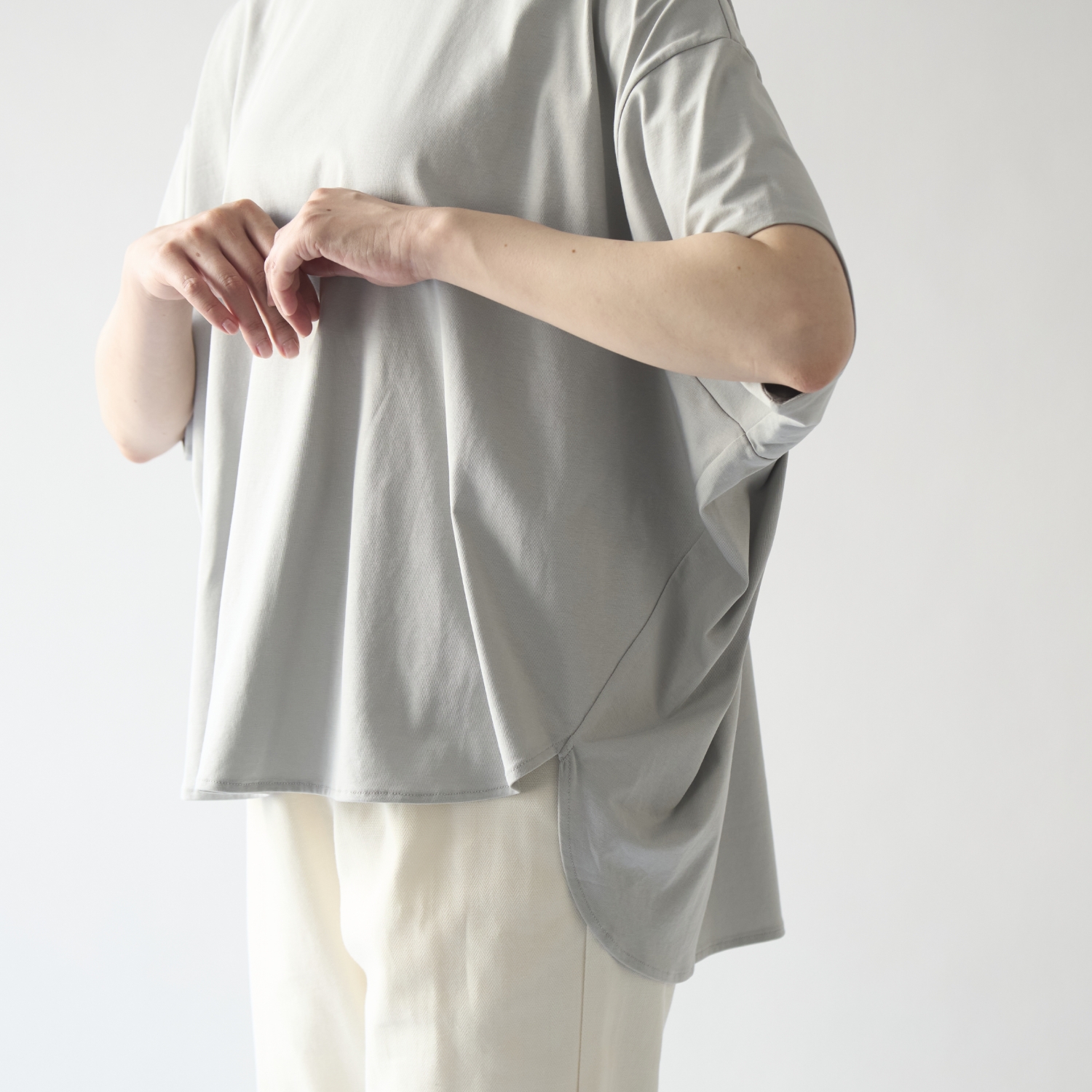 Kilka/二の腕をカバーするすっきり見えプルオーバー